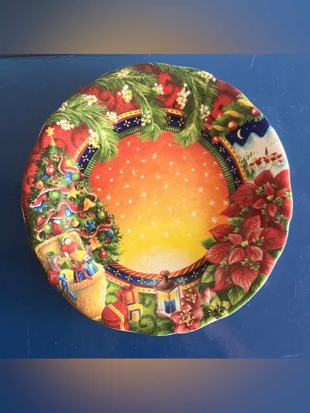 Gien France 2005 Collector Plate from the "Collection de Noel"